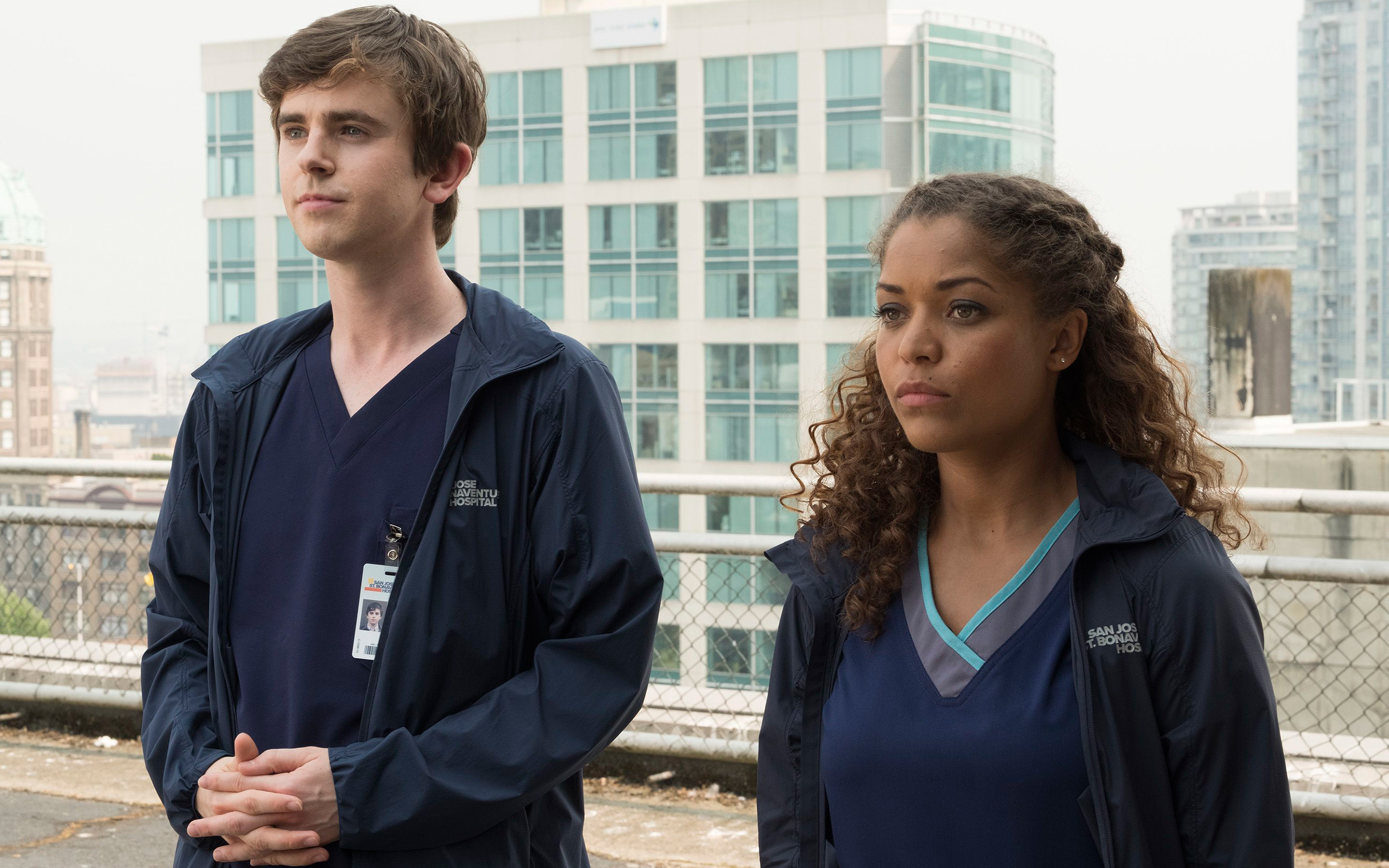 The Good Doctor (2017) Serial TV 010 Freddie Highmore jako Dr Shaun Murphy, Antonia Thomas jako Dr Claire Brown