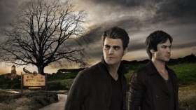 Pamietniki wampirow, The Vampire Diaries 042 Paul Wesley jako Stefan Salvatore, Ian Somerhalder jako Damon Salvatore, Mystic Falls