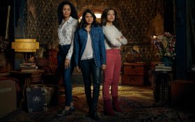Charmed (2018-) Serial TV 003 Poster, Melonie Diaz jako Mel Vera, Madeleine Mantock jako Macy Vaughn, Sarah Jeffery jako Maggie Vera