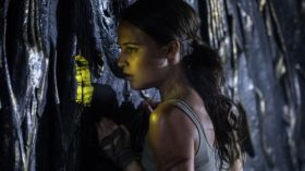 Tomb Raider (2018) 016 Alicia Vikander jako Lara Croft