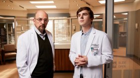 The Good Doctor (2017) Serial TV 024 Richard Schiff jako Dr Aaron Glassman, Freddie Highmore jako Dr Shaun Murphy