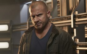 Legends of Tomorrow - Serial TV 016 Dominic Purcell jako Mick Rory - Heat Wave