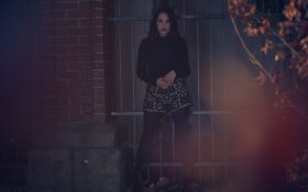 Slodkie klamstewka Perfekcjonistki (2019) 020 Pretty Little Liars The Perfectionists - Janel Parrish jako Mona Vanderwaal