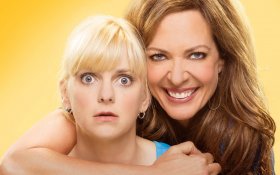 Mamuska (2013-) Mom Serial TV 009 Anna Faris jako Christy Plunkett, Allison Janney jako Bonnie Plunkett
