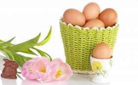 Wielkanoc 419 Koszyk, Kwiaty, Jajka, Zajaczek z czekolady