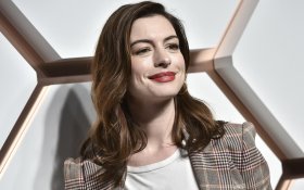 Anne Hathaway 81