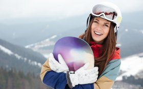 Snowboard 50 Kobieta, Brunetka, Usmiech, Deska Snowboardowa, Gogle, Gory, Snieg, Zima