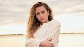 Miley Cyrus 104 2019