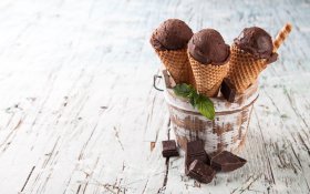 Lody 145 Ice Cream, Lody czekoladowe w wafelkach, Drewniane wiaderko