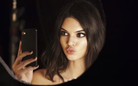 Kendall Jenner 133 Selfie
